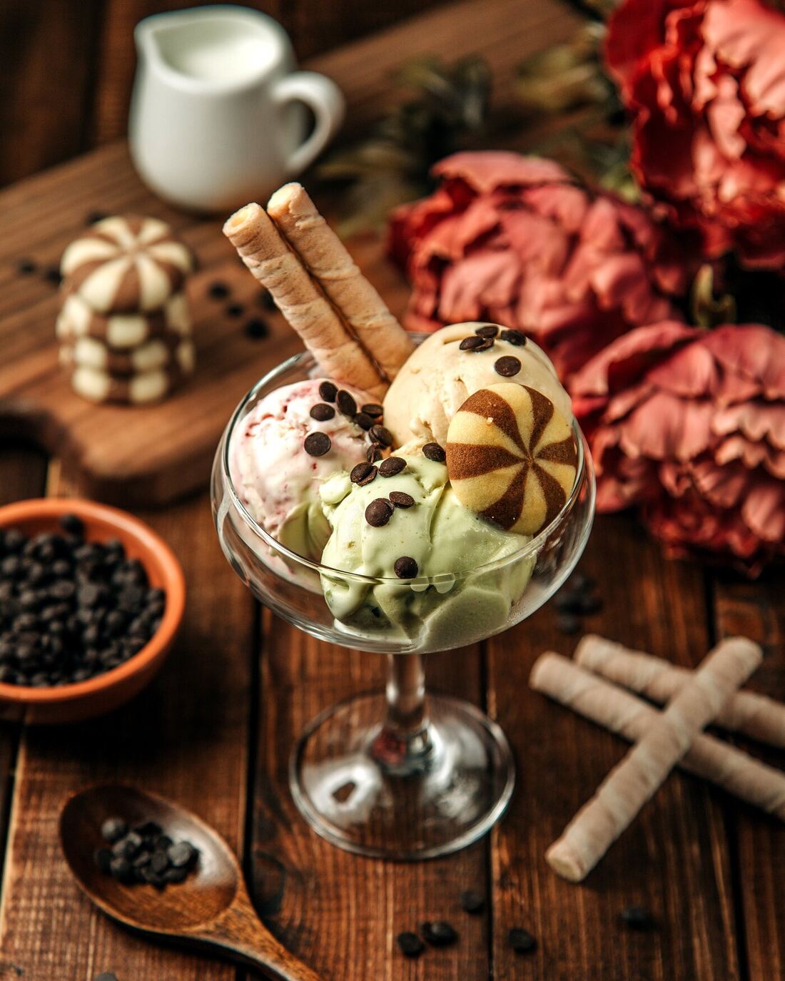 Eis essen in Brackenheim, La Terrazza: Eisbecher mit Pistazie, Erdbeere und Vanille, Eis aus eigener Herstellung